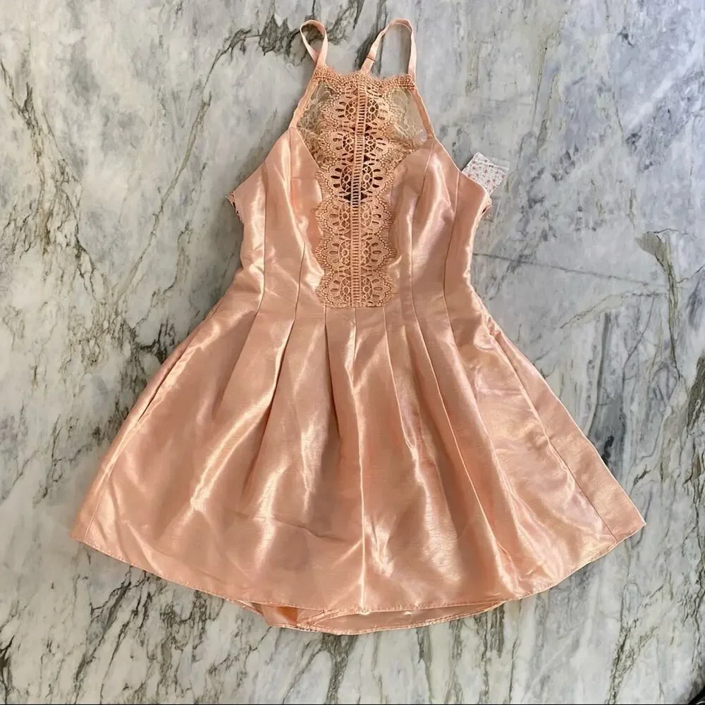 FREE PEOPLE $250 Heart to Heart Crochet Lace Trim Dress Romper Petal Pink Size 2